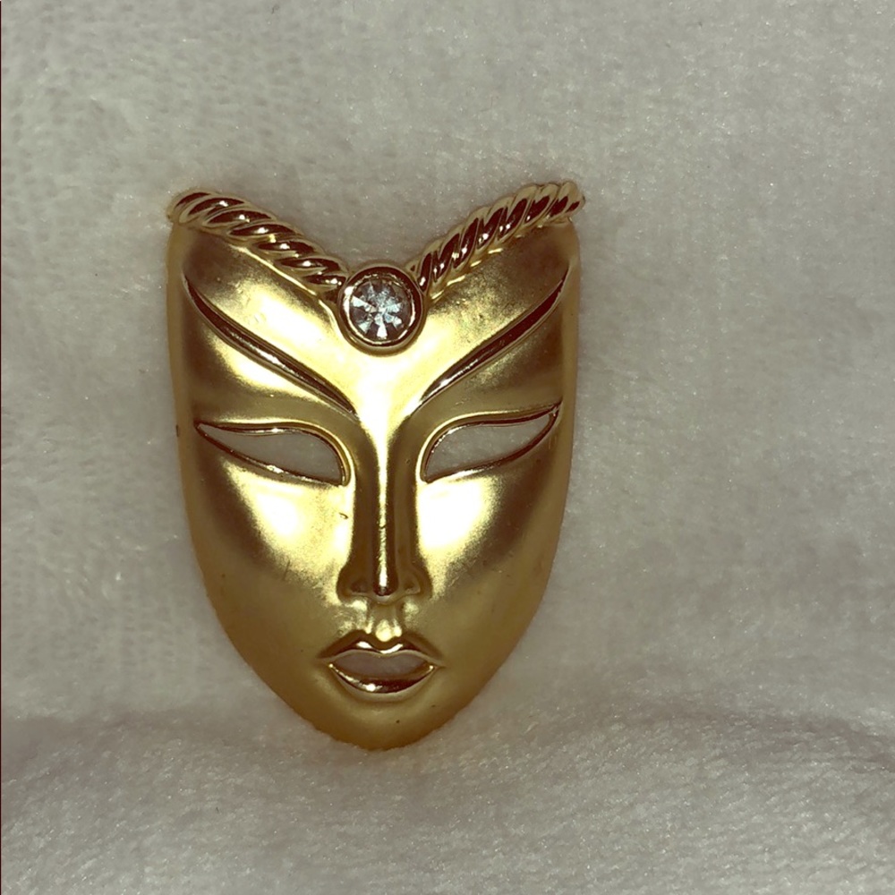 Decorative mask broach